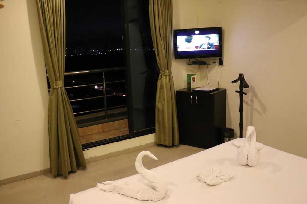 Pallavi A'Vida Navi Mumbai Exterior foto