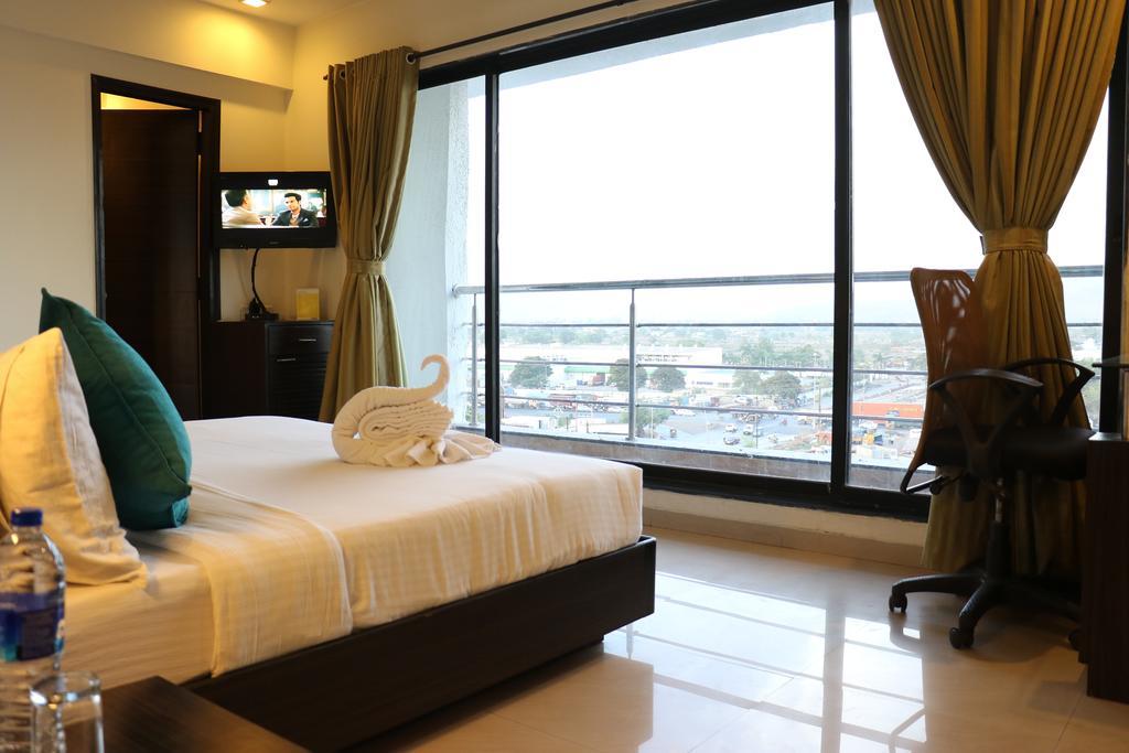 Pallavi A'Vida Navi Mumbai Exterior foto