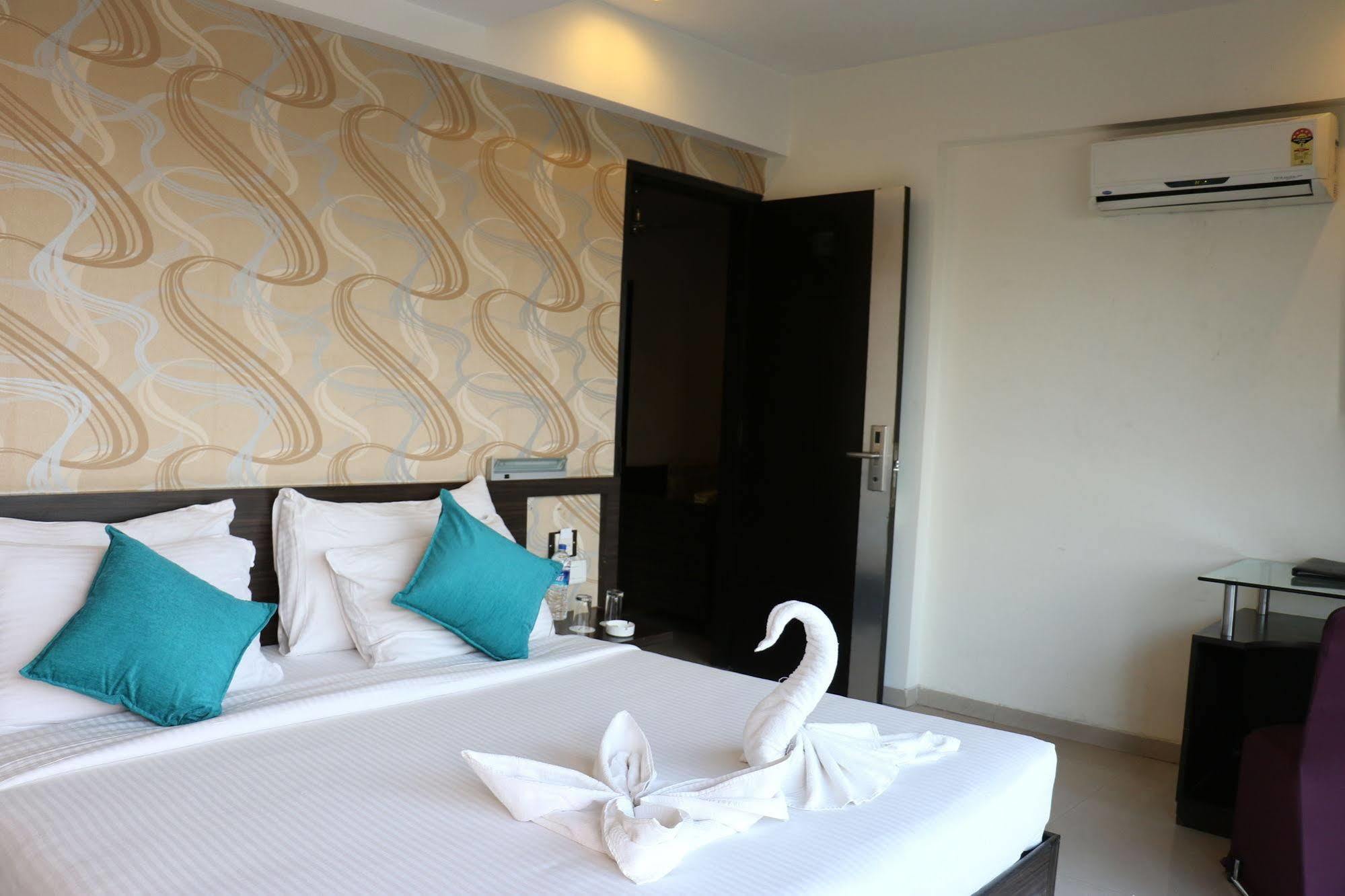 Pallavi A'Vida Navi Mumbai Exterior foto