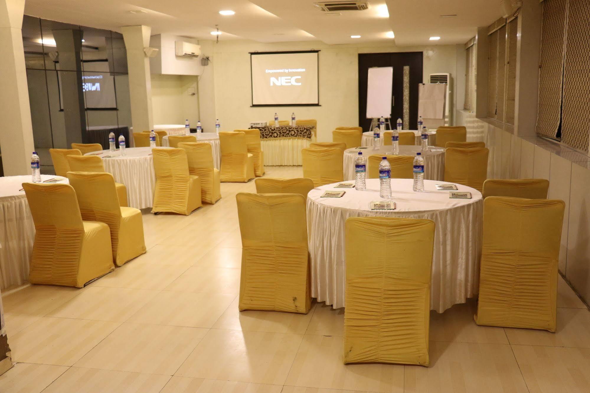 Pallavi A'Vida Navi Mumbai Exterior foto