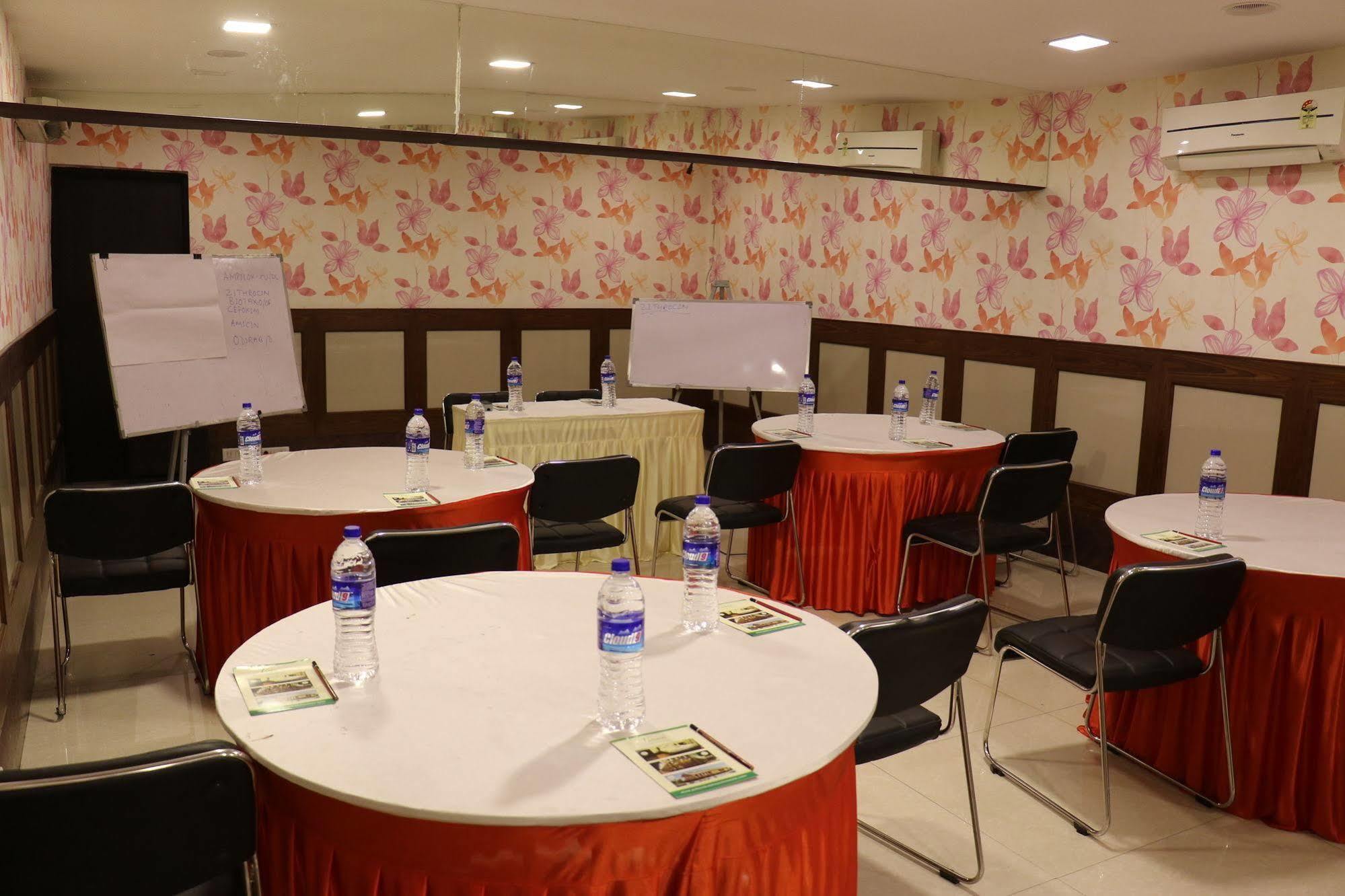 Pallavi A'Vida Navi Mumbai Exterior foto